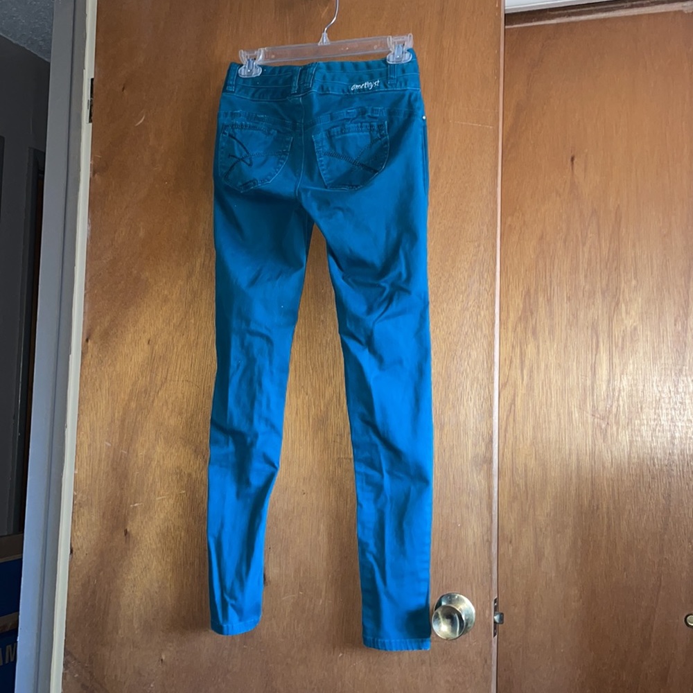 Amethyst Jean - Picture 2 of 5